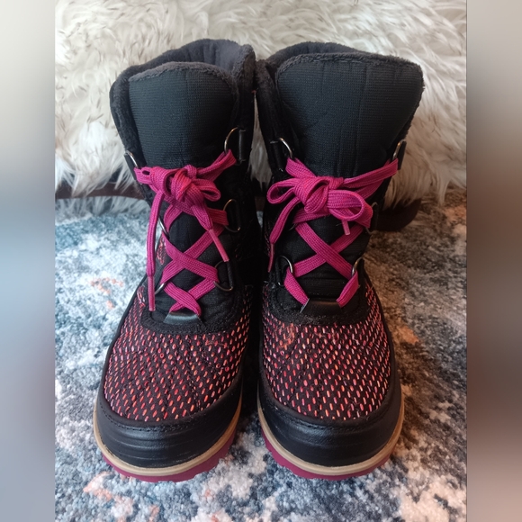 Sorel plaid pink winter snowboots - Picture 6 of 8
